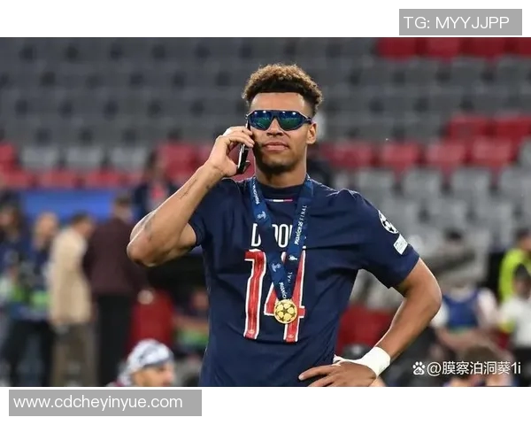 足球明星中谁是纹身零星的例外引发球迷热议